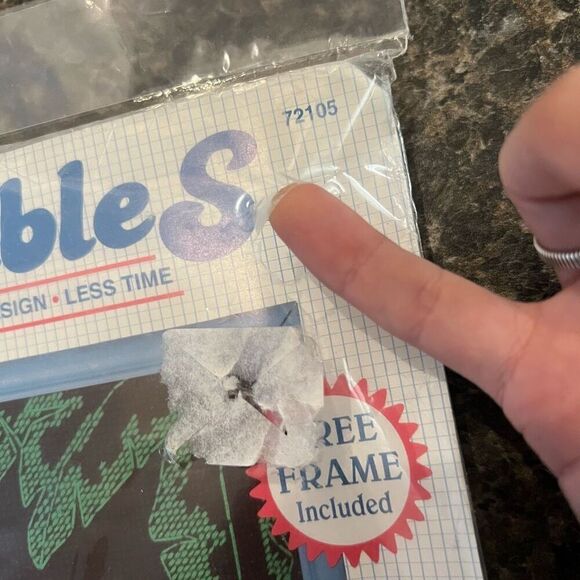 Vintage 90’s Parrot Perch Stitchables Cross-stitch Kit - Picture 5 of 5